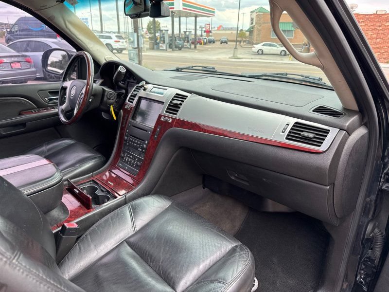 Used 2007 Cadillac Escalade EXT w/ Information Package AWD/4WD image 17