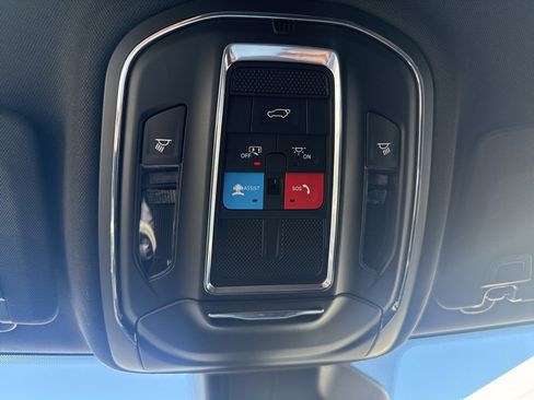 Certified 2024 Jeep Grand Cherokee Laredo w/ Luxury Tech Group I image 24