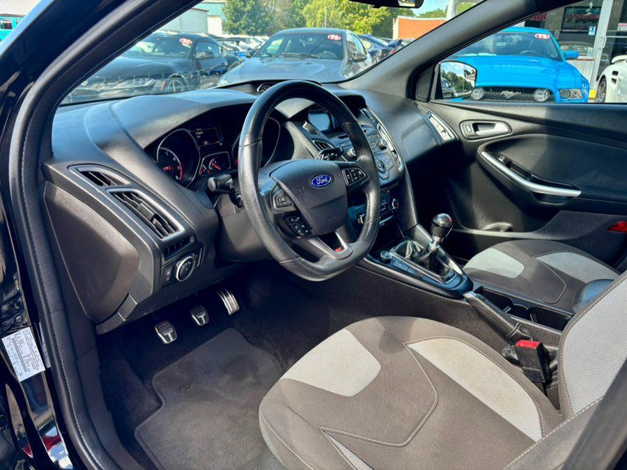 Used 2017 Ford Focus ST FWD image 11