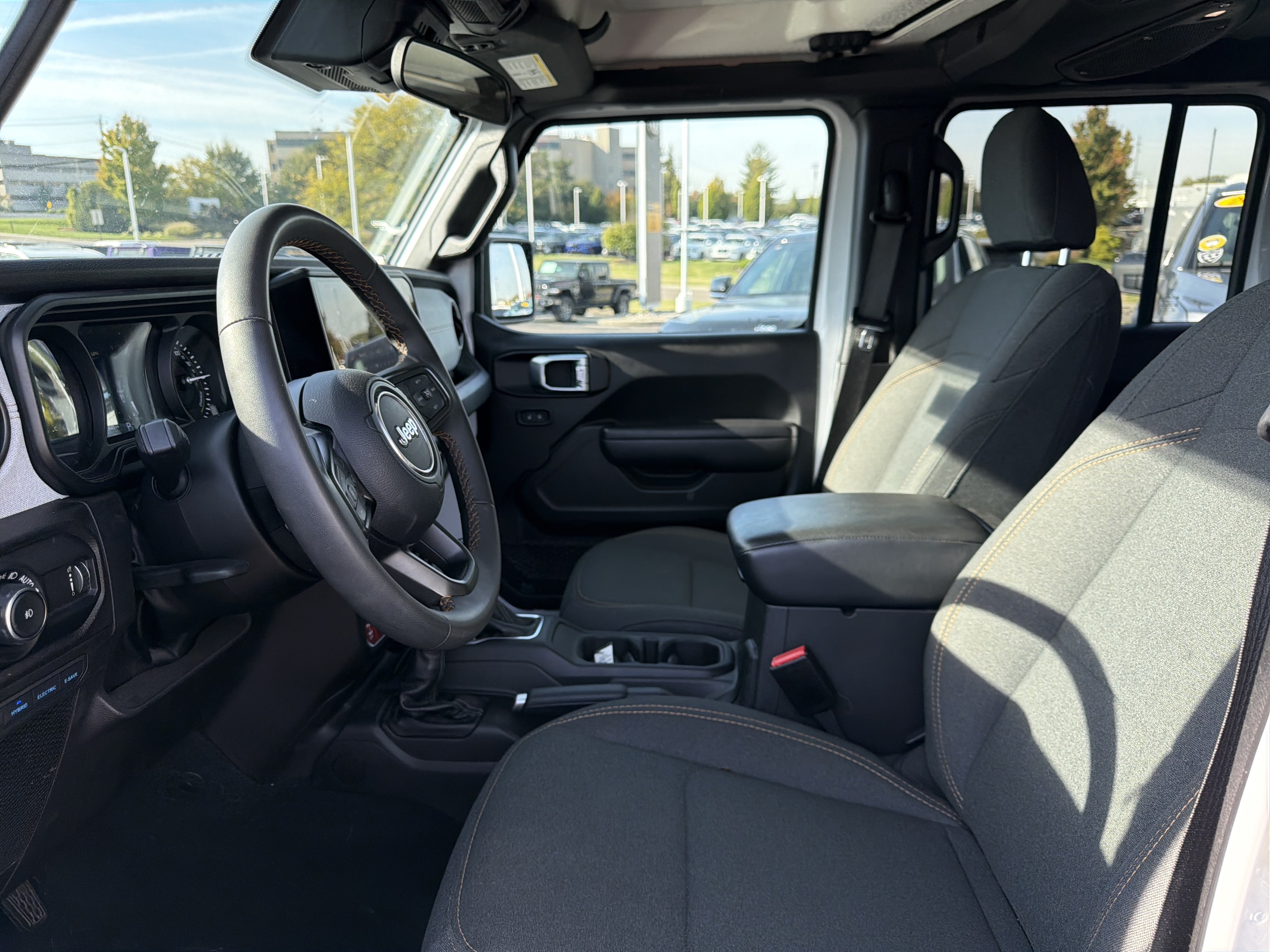 Used 2024 Jeep Wrangler Unlimited AWD/4WD image 13