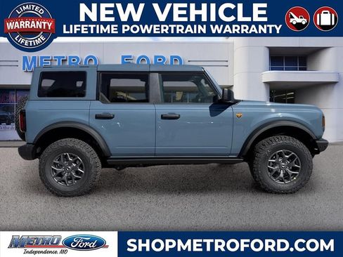 New 2025 Ford Bronco Badlands image 3