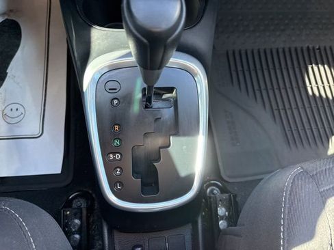 Used 2018 Toyota Yaris L image 27