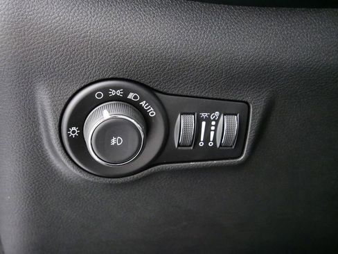 New 2025 Jeep Compass Limited image 37