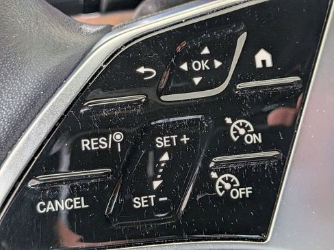 Used 2025 Mercedes-Benz C 300 Sedan image 25