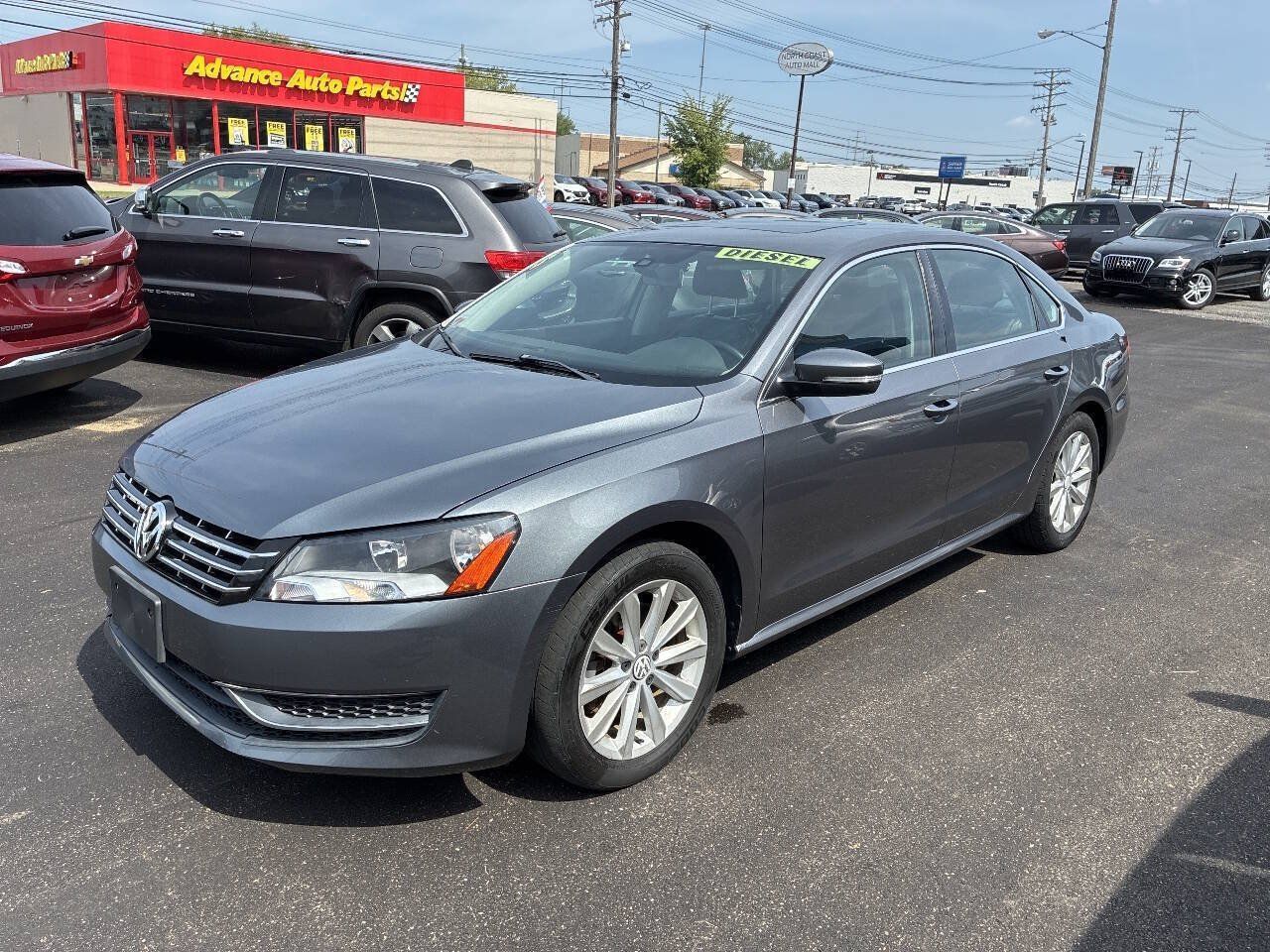 Used 2015 Volkswagen Passat TDI SE FWD image 2