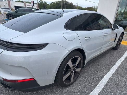 Used 2025 Porsche Panamera 4 image 2