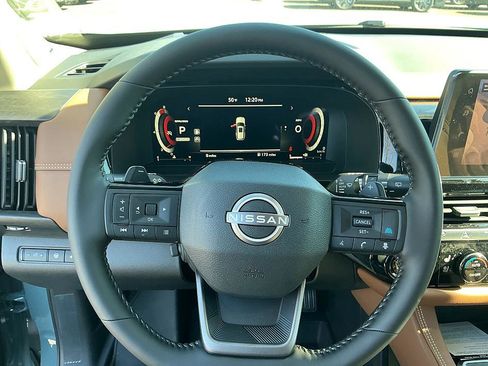 New 2026 Nissan Pathfinder Platinum image 14