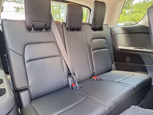Used 2025 Nissan Pathfinder SL FWD image 29