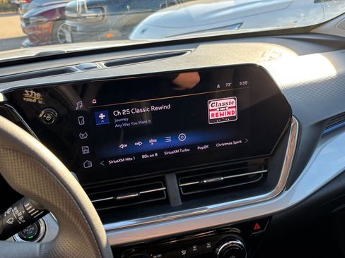 Used 2025 Chevrolet Trax LT image 21