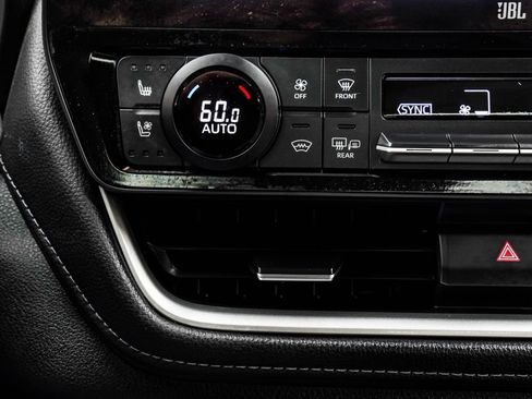 Used 2024 Toyota Grand Highlander AWD image 31