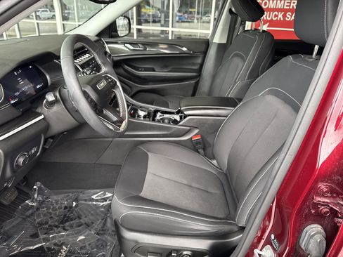 Used 2023 Jeep Grand Cherokee Limited image 15