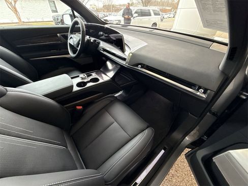 Certified 2026 Cadillac Vistiq Sport image 28