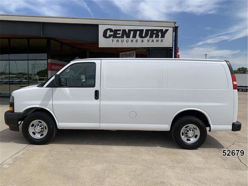 Used 2021 Chevrolet Express 2500 RWD image 4