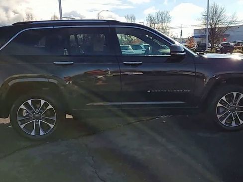 Used 2024 Jeep Grand Cherokee Overland w/ Trailer Tow Package image 9
