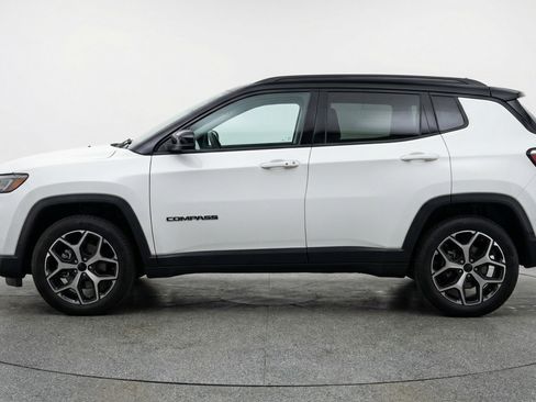 Used 2025 Jeep Compass Limited image 5