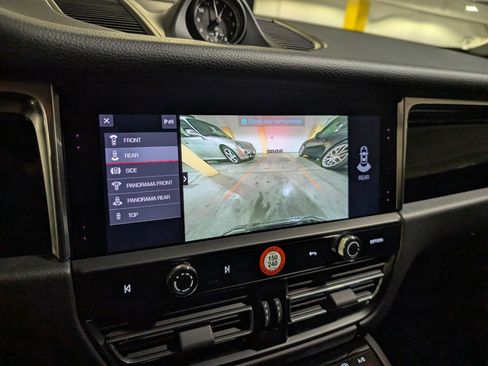 Used 2025 Porsche Macan image 36