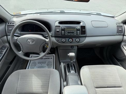 Used 2005 Toyota Camry image 14