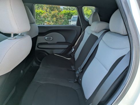 Used 2016 Kia Soul FWD image 12