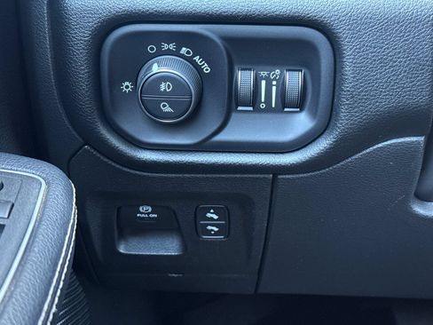 Used 2022 RAM 1500 Laramie AWD/4WD image 39