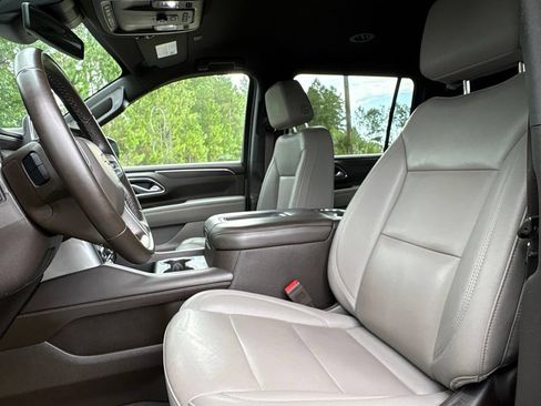 Used 2024 Chevrolet Suburban LT RWD image 12