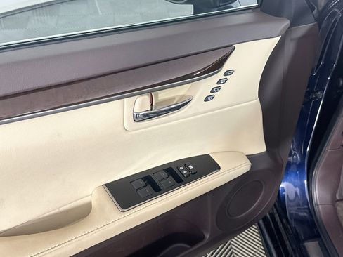 Used 2016 Lexus ES 350 w/ Luxury Package w/Wood Trim FWD image 15