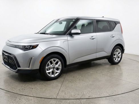 Used 2025 Kia Soul LX w/ LX Technology Package FWD image 3