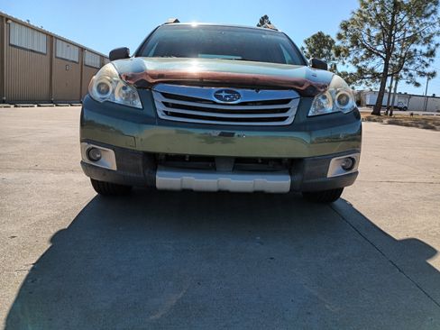 Used 2010 Subaru Outback 2.5i Limited image 9