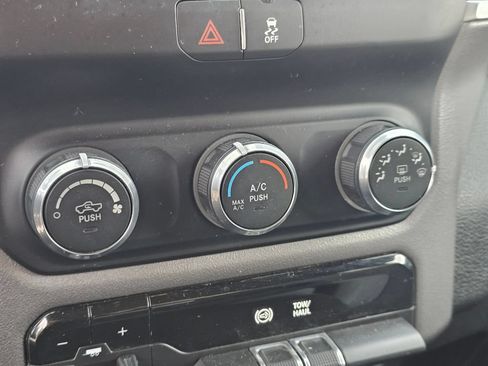Used 2020 RAM 2500 Big Horn AWD/4WD image 30