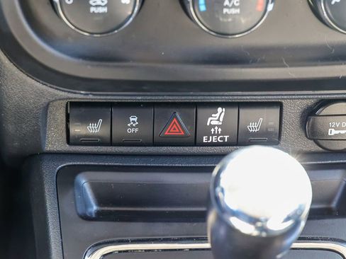 Used 2014 Jeep Patriot Latitude image 32