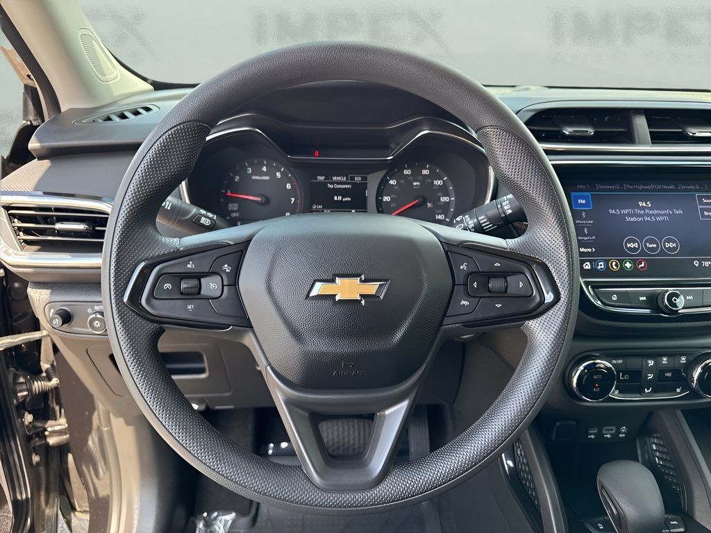 Used 2023 Chevrolet TrailBlazer LT w/ Convenience Package AWD/4WD image 14