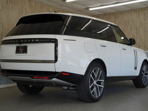 Used 2025 Land Rover Range Rover SE AWD/4WD image 10