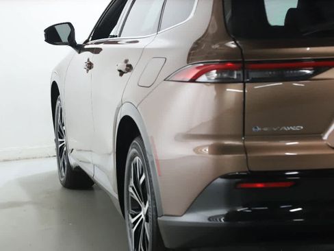 Certified 2025 Toyota Crown Signia AWD/4WD image 40