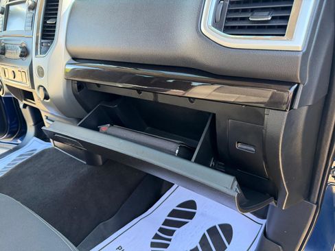Used 2019 Nissan Titan SV AWD/4WD image 32
