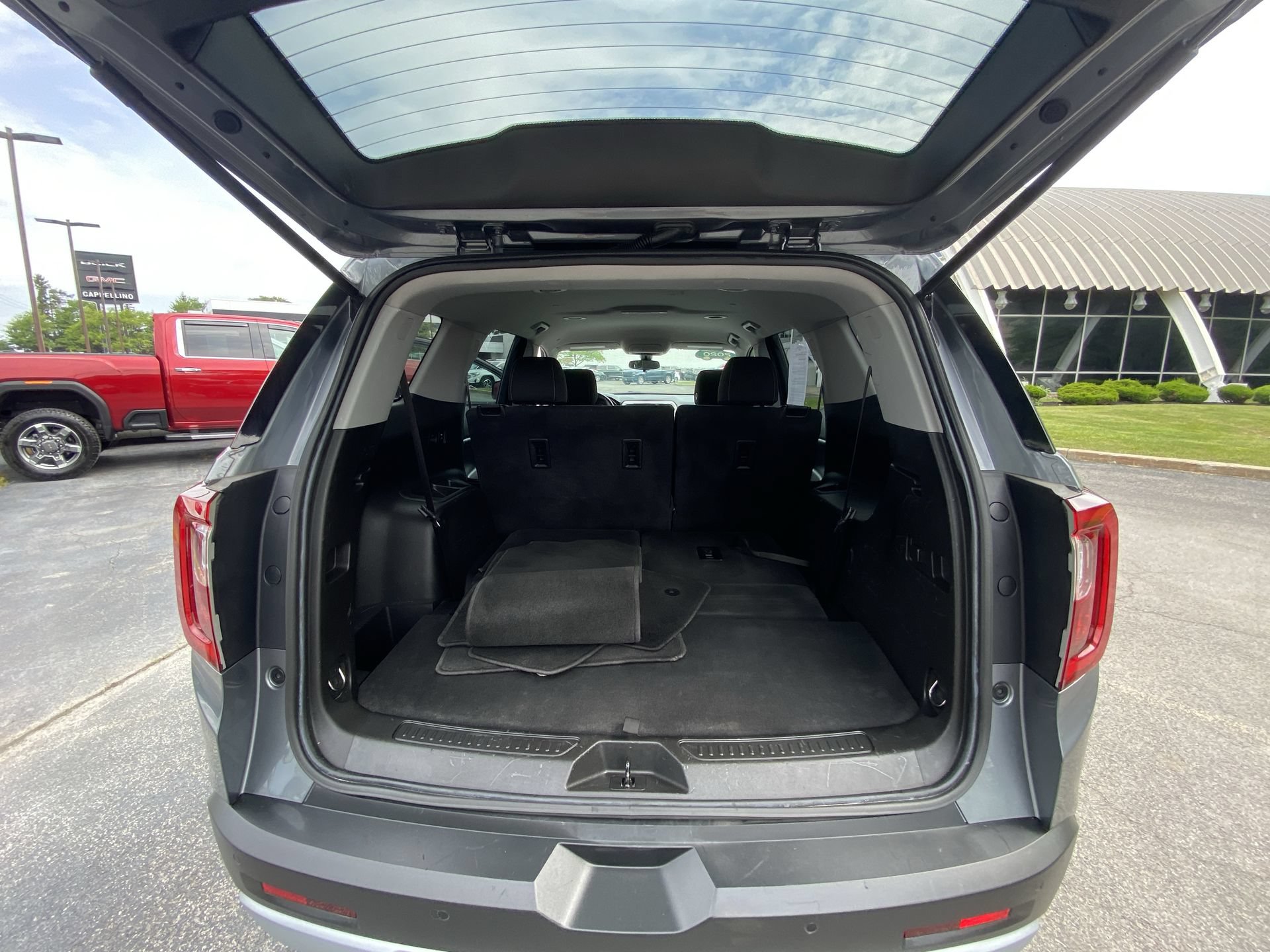 Used 2020 GMC Acadia SLE FWD image 26