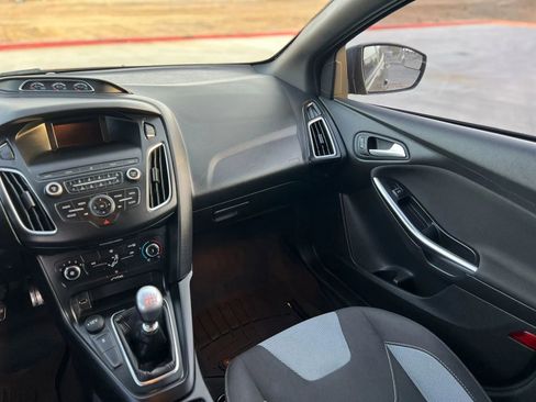 Used 2018 Ford Focus ST image 29