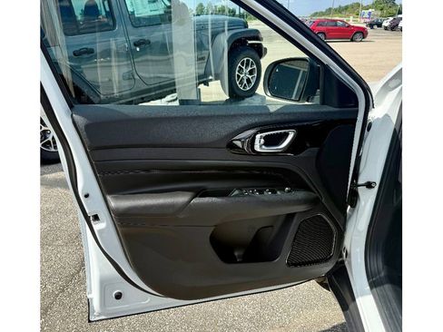 New 2025 Jeep Compass Latitude w/ Altitude Special Edition image 9