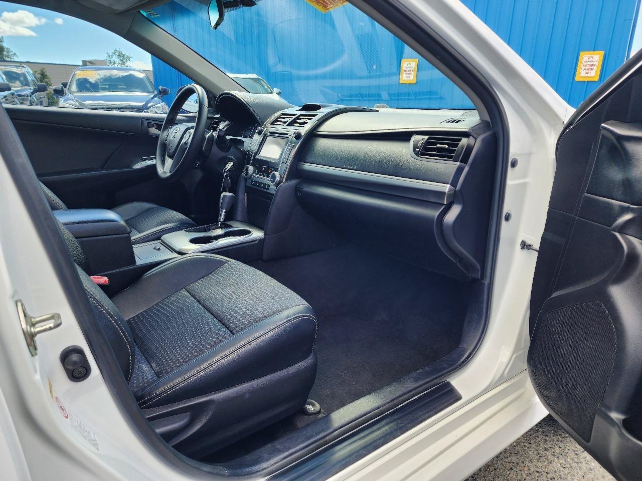 Used 2014 Toyota Camry SE FWD image 27