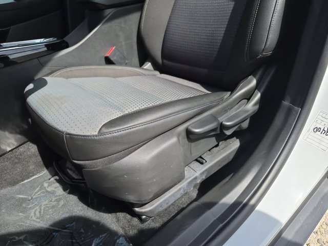 Used 2025 Chevrolet Trax LT w/ LT Convenience Package FWD image 14