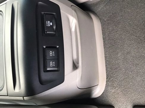 Used 2019 Toyota Sienna XLE AWD/4WD image 31