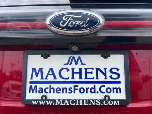 Used 2018 Ford Edge Titanium w/ Technology Package FWD image 6