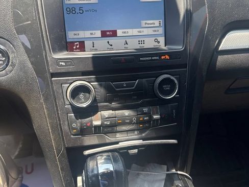 Used 2018 Ford Explorer XLT w/ Equipment Group 202A FWD image 1