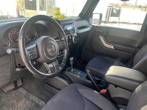 Used 2014 Jeep Wrangler Unlimited Sahara w/ Connectivity Group image 9