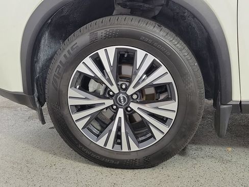 Used 2023 Nissan Rogue SV w/ SV Premium B Package FWD image 9