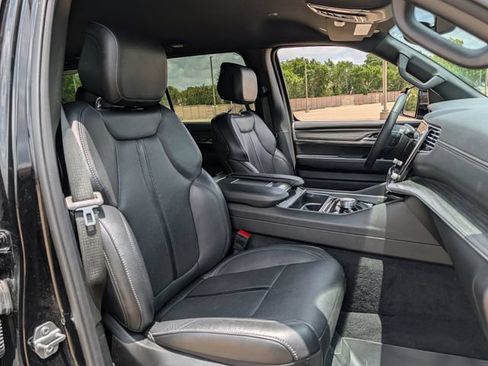 Used 2024 Jeep Wagoneer L Series II w/ Flexible Seating Group RWD image 24