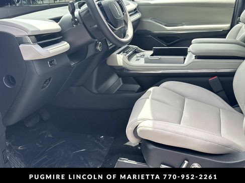 New 2026 Lincoln Navigator Reserve AWD/4WD image 9