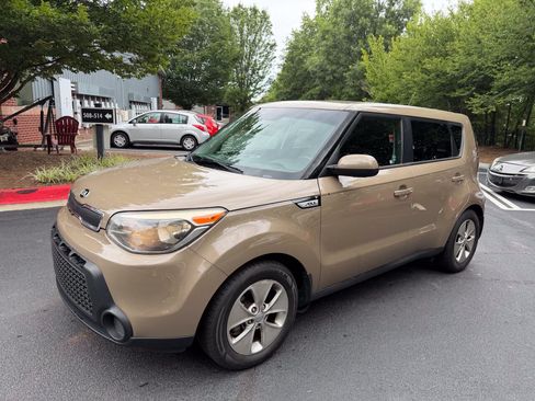 Used 2016 Kia Soul FWD image 1