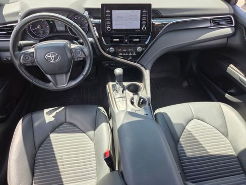 Used 2022 Toyota Camry SE w/ Cold Weather Package image 7