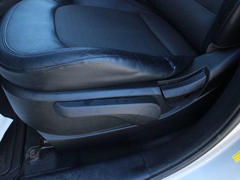 Used 2011 Hyundai Tucson GLS FWD image 13