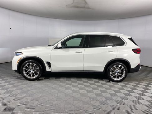 Used 2026 BMW X5 xDrive40i w/ Climate Comfort Package image 10