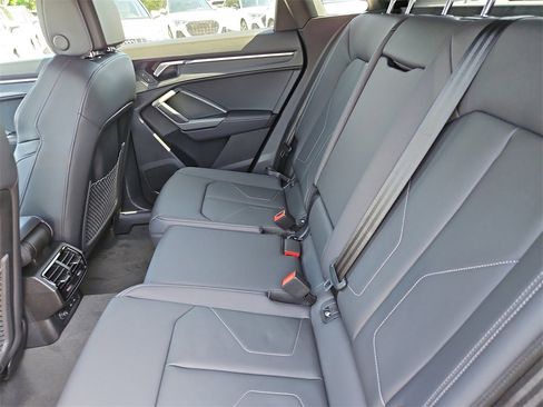 New 2025 Audi Q3 2.0T Premium image 14